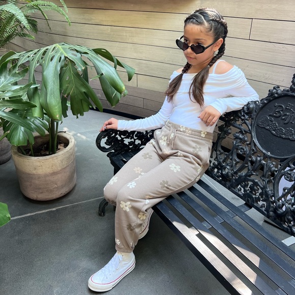 KIDS & XS WOMENS CLOSET 💗 - Picture 5 of 8